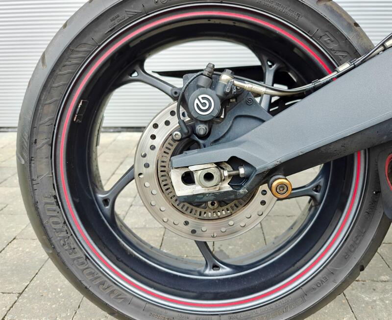 TRIUMPH STREET TRIPLE 675