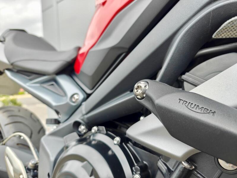 TRIUMPH STREET TRIPLE 675