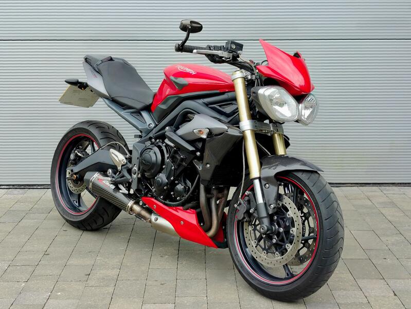 TRIUMPH STREET TRIPLE 675