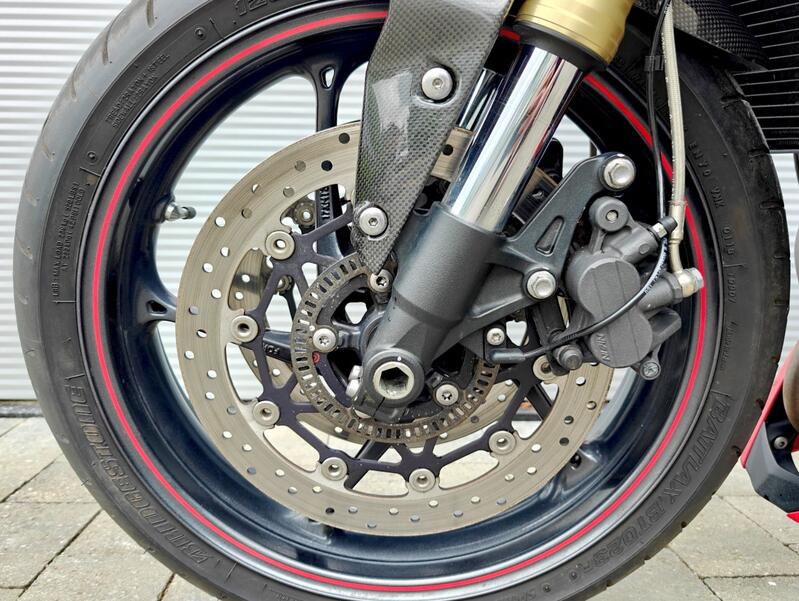 TRIUMPH STREET TRIPLE 675