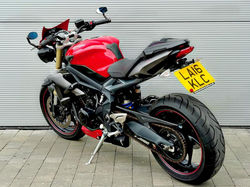 TRIUMPH STREET TRIPLE 675