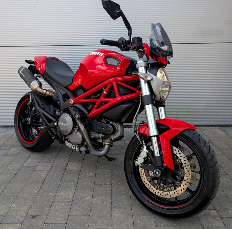 DUCATI MONSTER 796