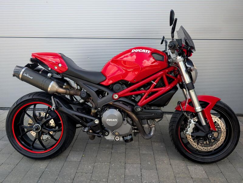 DUCATI MONSTER 796