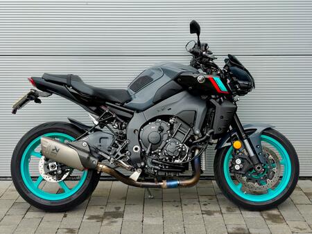 YAMAHA