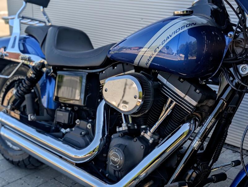 HARLEY-DAVIDSON Dyna
