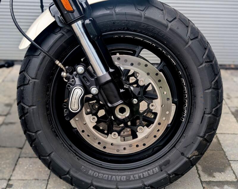 HARLEY-DAVIDSON Dyna