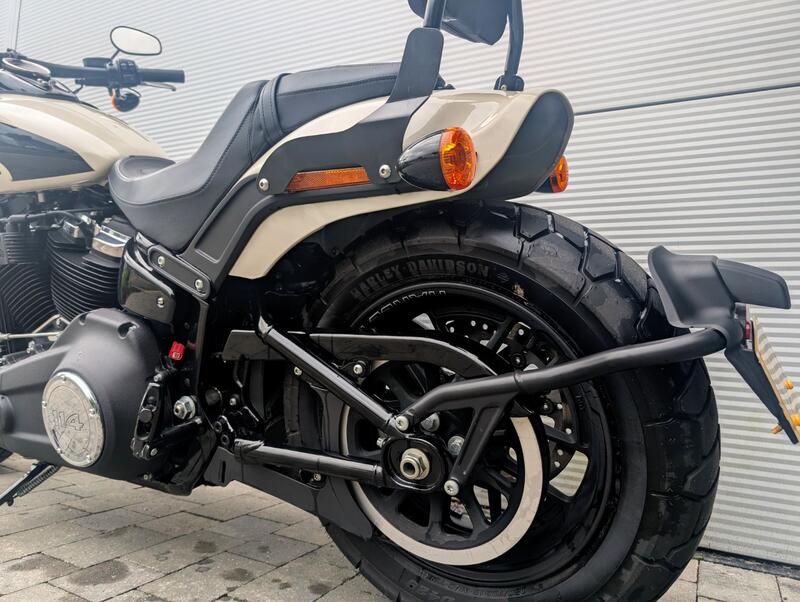 HARLEY-DAVIDSON Dyna