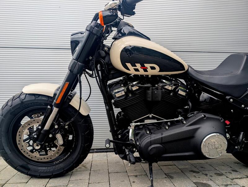 HARLEY-DAVIDSON Dyna