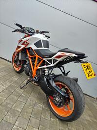 KTM 1290 SUPER DUKE R