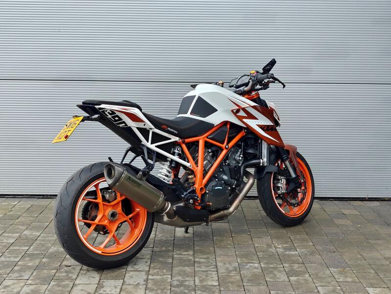 KTM 1290 SUPER DUKE R