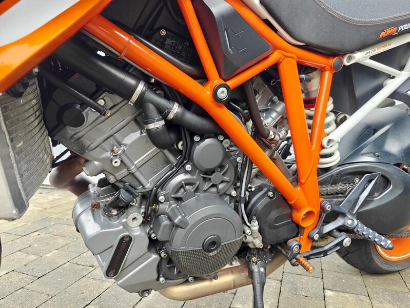 KTM 1290 SUPER DUKE R