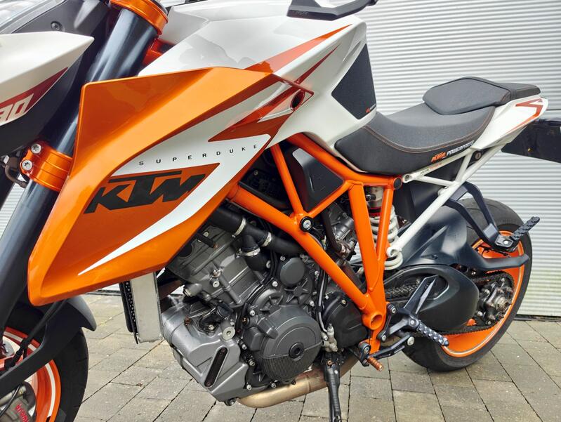 KTM 1290 SUPER DUKE R