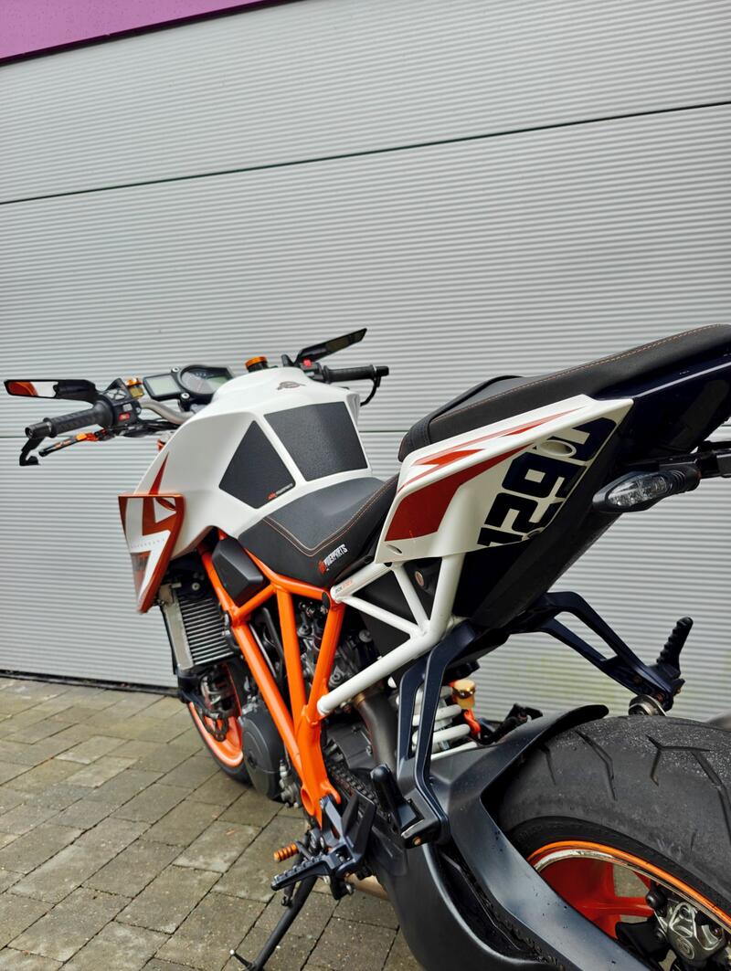 KTM 1290 SUPER DUKE R