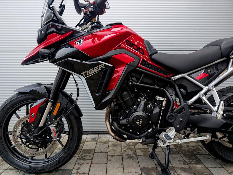 TRIUMPH TIGER 900