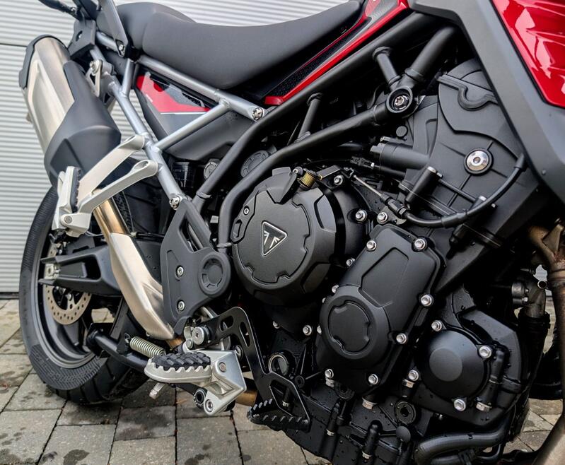 TRIUMPH TIGER 900