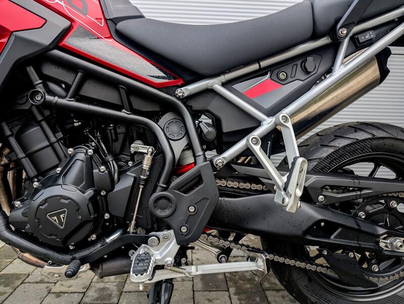 TRIUMPH TIGER 900