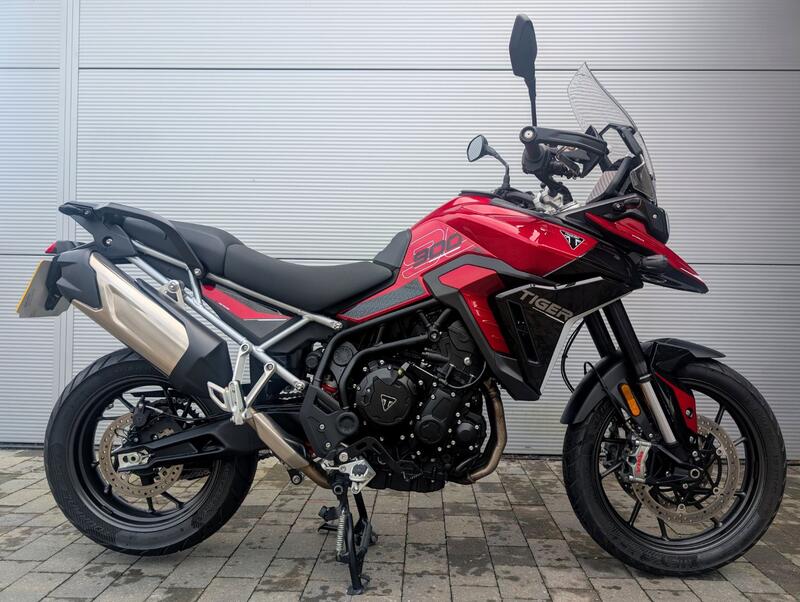 TRIUMPH TIGER 900