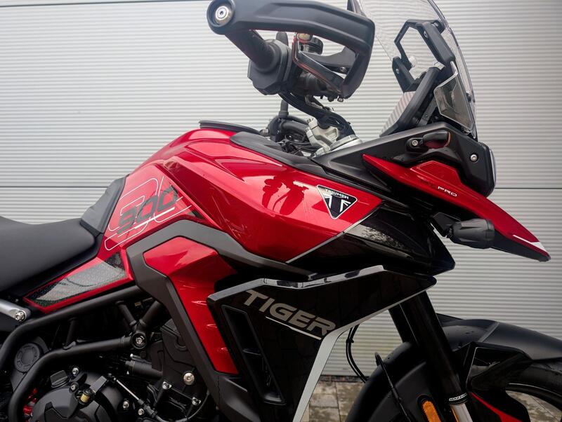 TRIUMPH TIGER 900