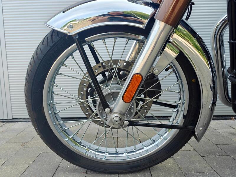 ROYAL ENFIELD CLASSIC CHROME