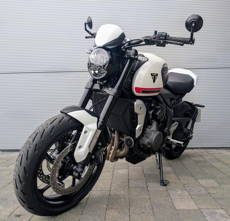 TRIUMPH Trident