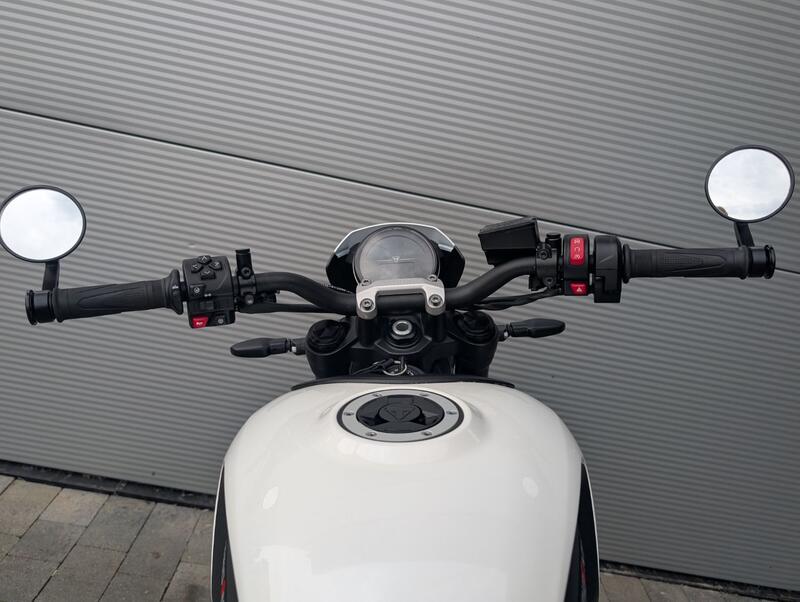 TRIUMPH Trident