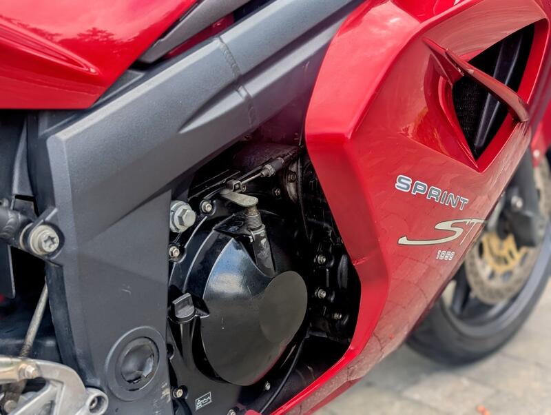 TRIUMPH SPRINT ST 1050