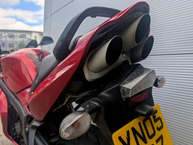 TRIUMPH SPRINT ST 1050