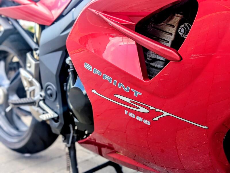 TRIUMPH SPRINT ST 1050