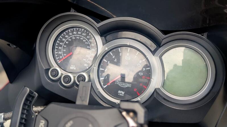 TRIUMPH SPRINT ST 1050