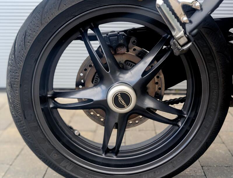 TRIUMPH SPRINT ST 1050