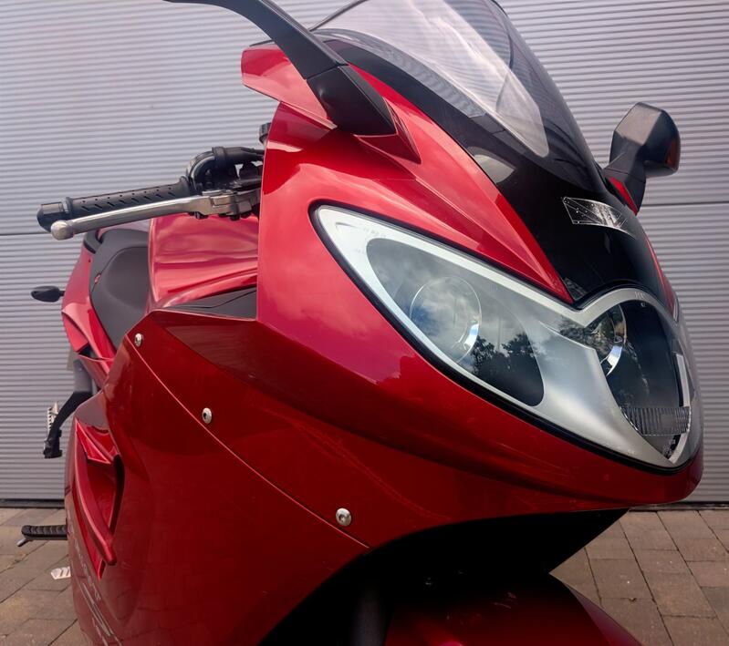 TRIUMPH SPRINT ST 1050