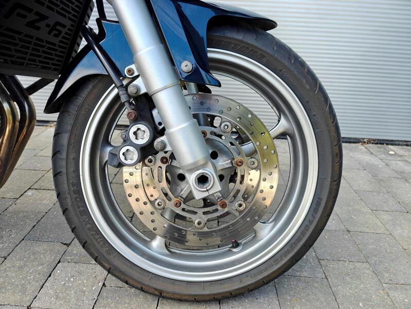 YAMAHA FZ6 Fazer