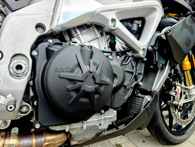 APRILIA Tuono 1100 V4