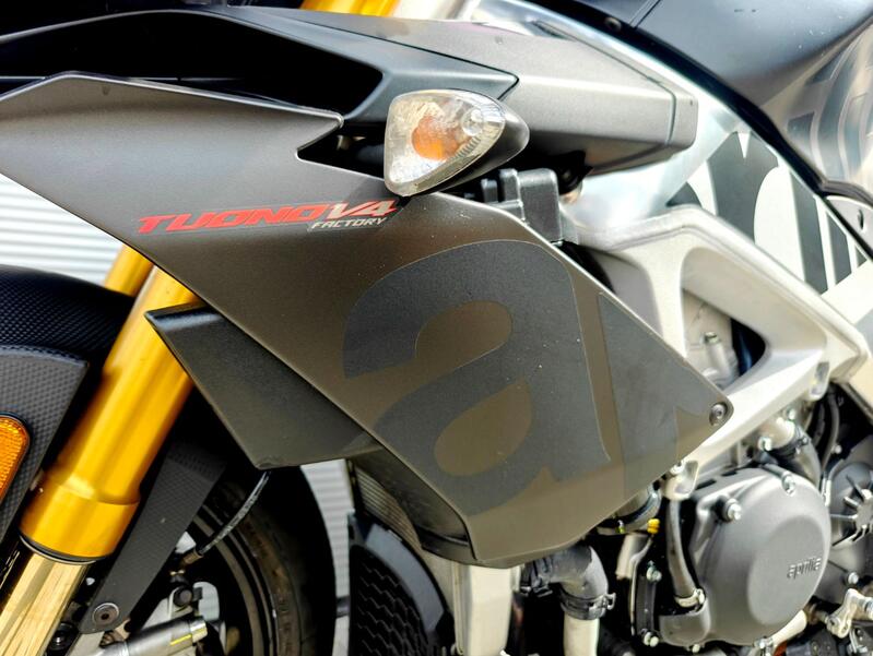 APRILIA Tuono 1100 V4