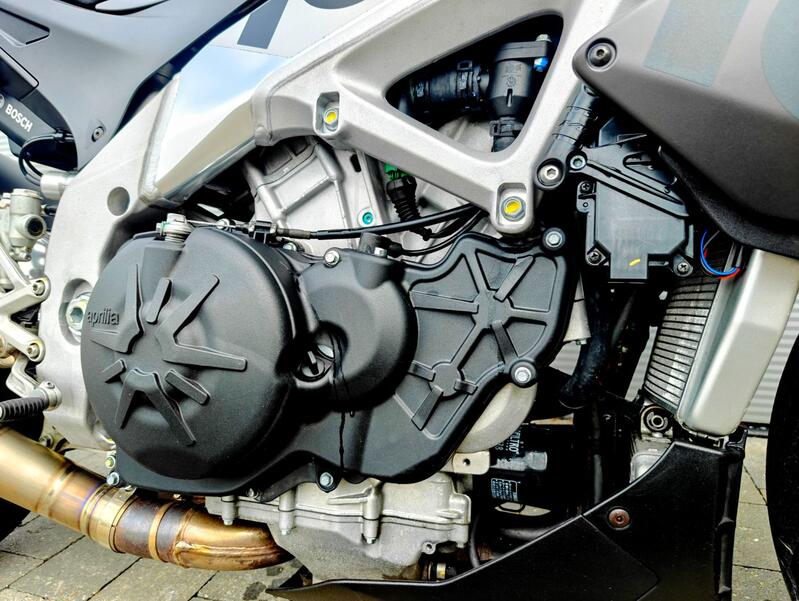 APRILIA Tuono 1100 V4