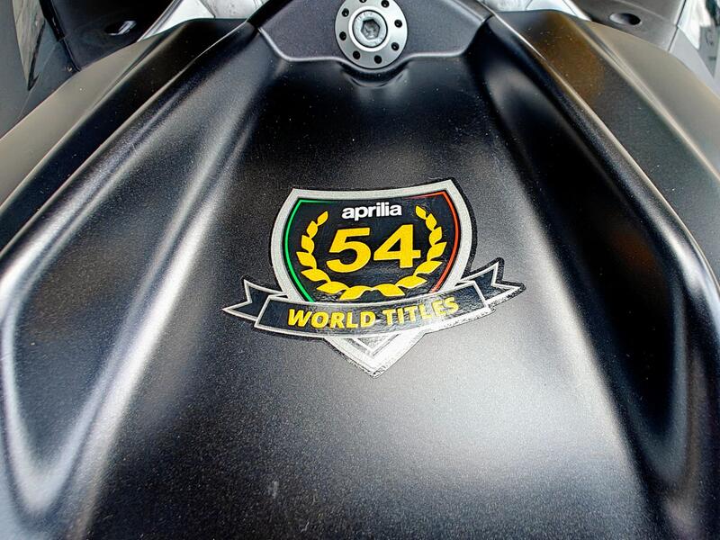 APRILIA Tuono 1100 V4