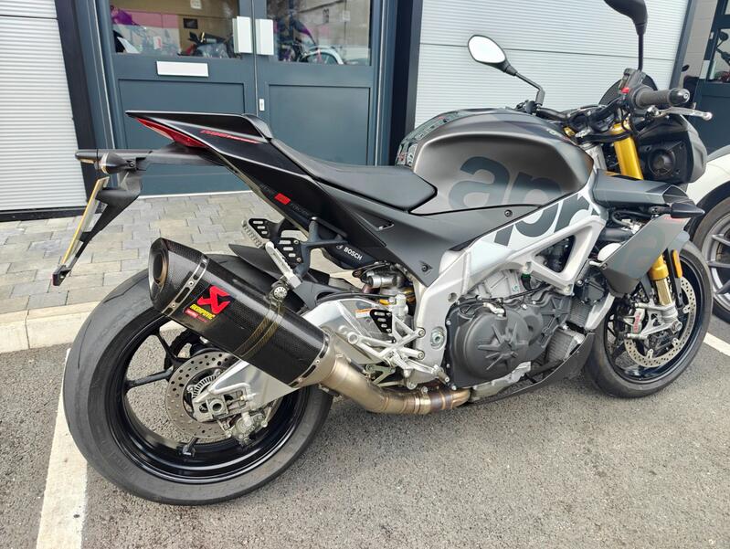 APRILIA Tuono 1100 V4
