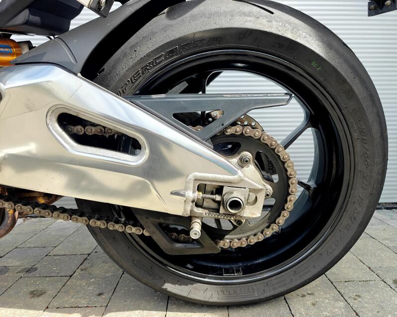 APRILIA Tuono 1100 V4