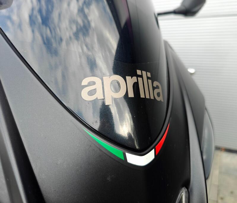 APRILIA Tuono 1100 V4