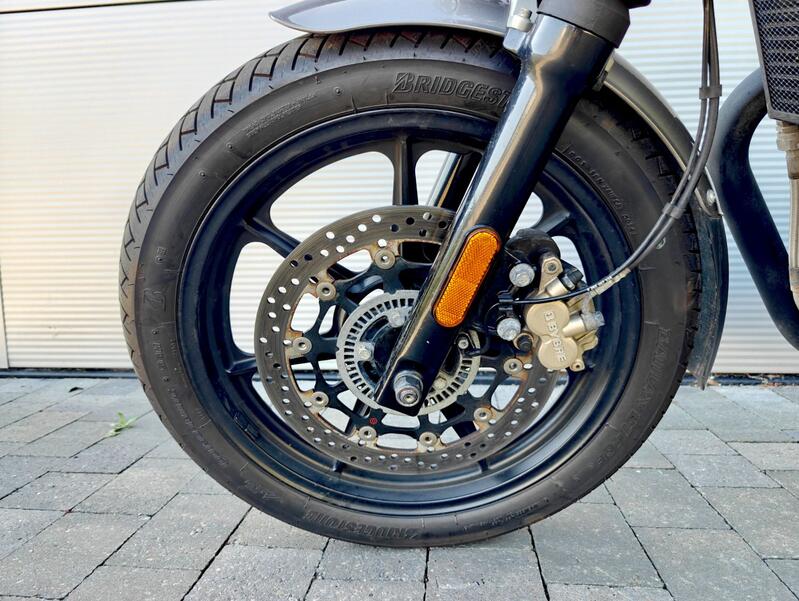ROYAL ENFIELD INTERCEPTOR