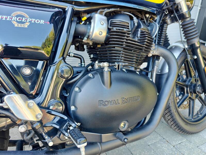 ROYAL ENFIELD INTERCEPTOR