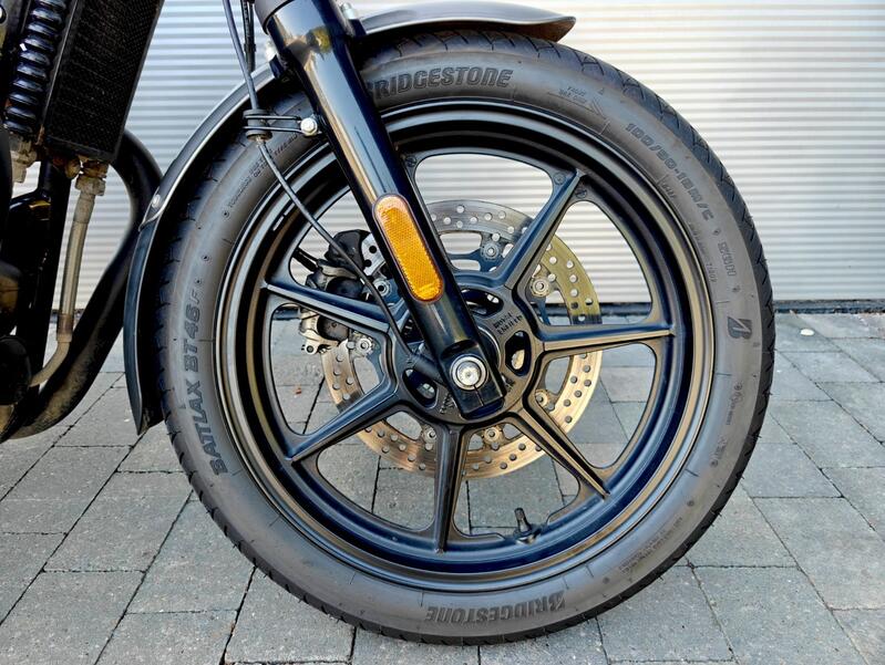 ROYAL ENFIELD INTERCEPTOR