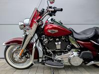 HARLEY-DAVIDSON Touring