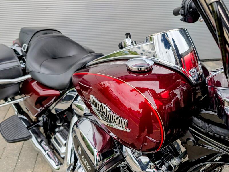 HARLEY-DAVIDSON Touring