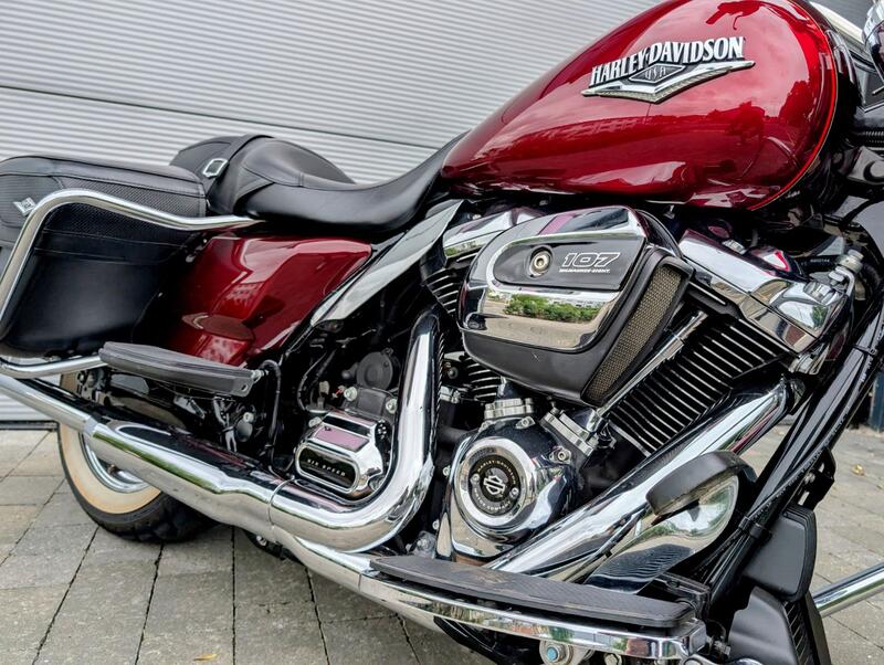 HARLEY-DAVIDSON Touring