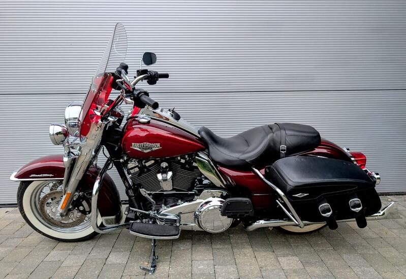 HARLEY-DAVIDSON Touring
