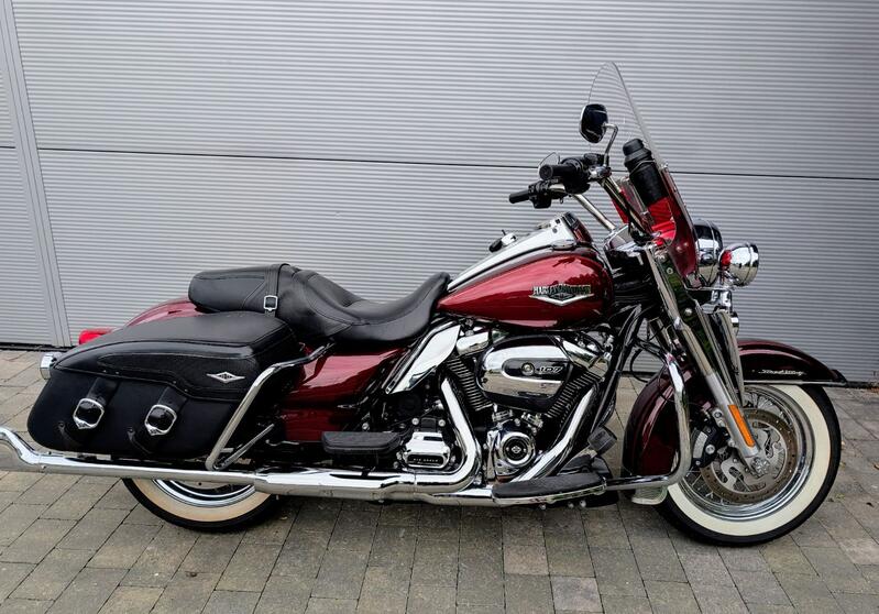 HARLEY-DAVIDSON Touring