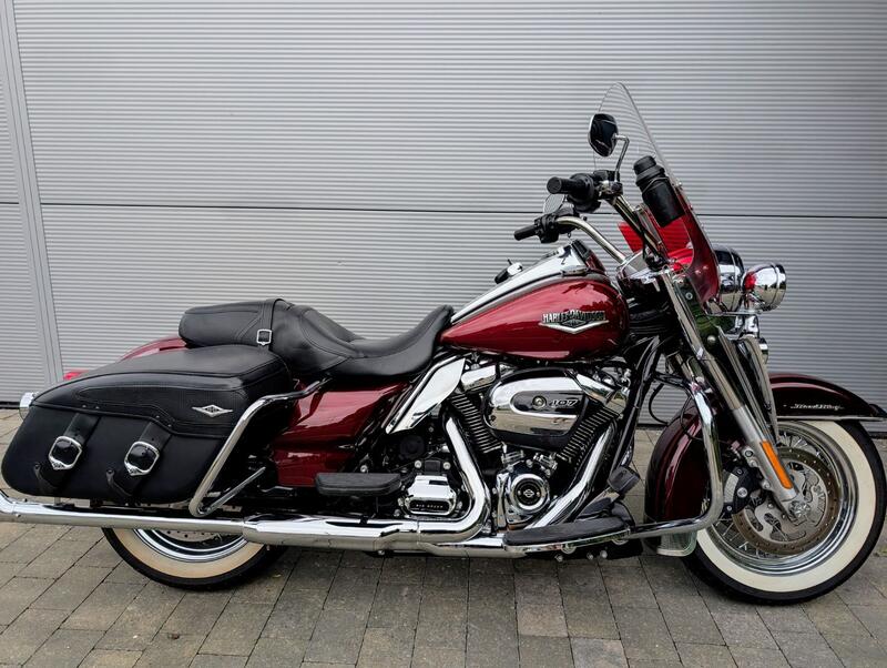 HARLEY-DAVIDSON Touring