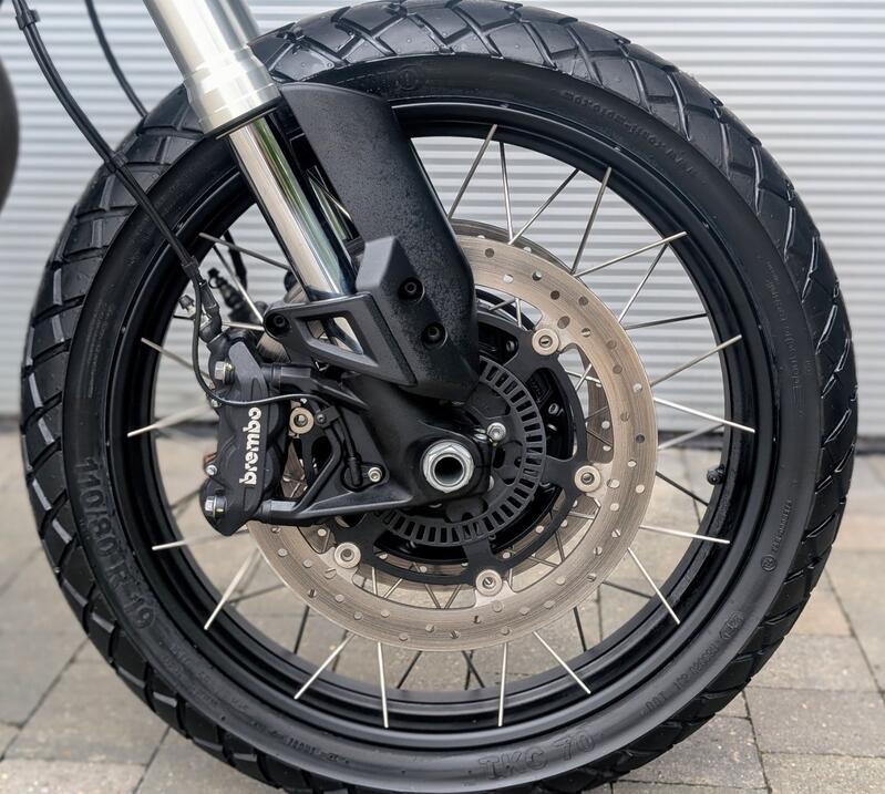 MOTO GUZZI V85