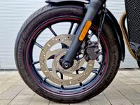 TRIUMPH Street Twin